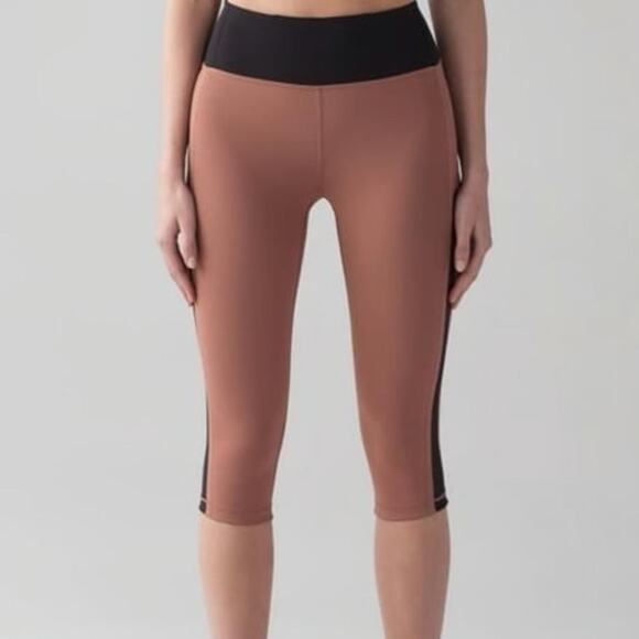 Lululemon Smooth Stride Crop - Picture 1 of 7